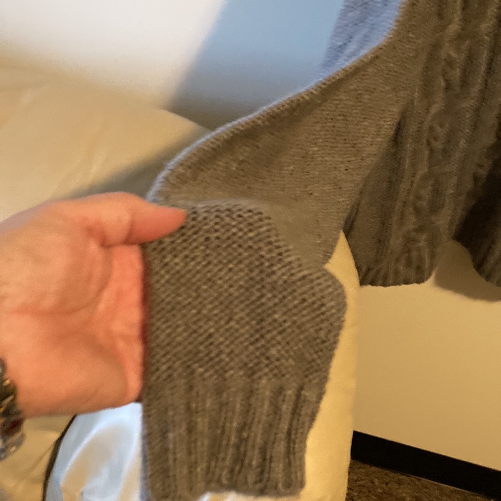 Boohoo L cold shoulder gray cable knit long sleeve sweater - Picture 3 of 6
